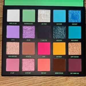 Beauty Bay Retro Love Eyeshadow Palette